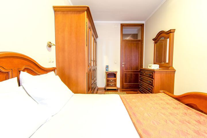 Room 7 of 94
