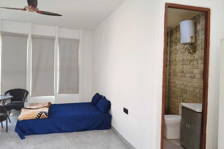 Room 10 of 34