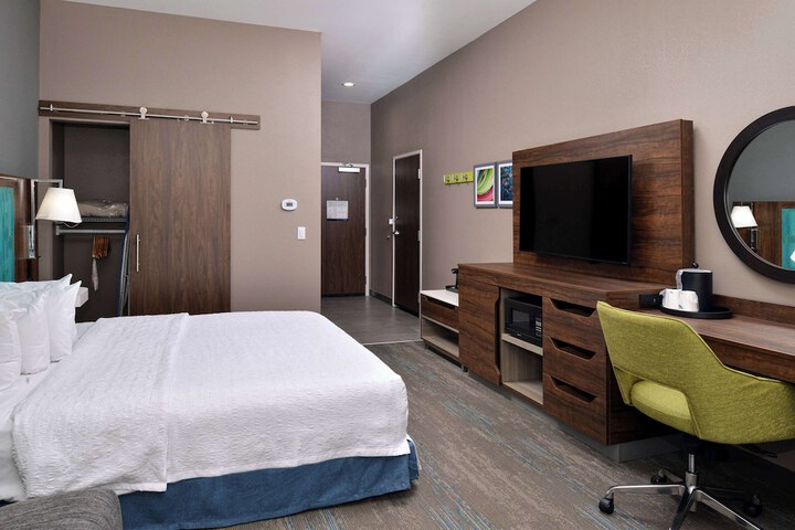 Room 10 of 42