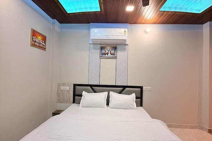 Room 9 of 33