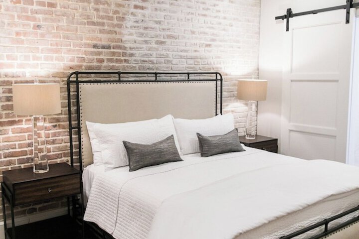 Room 22 of 371