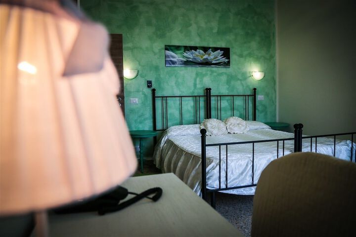 Room 3 of 38