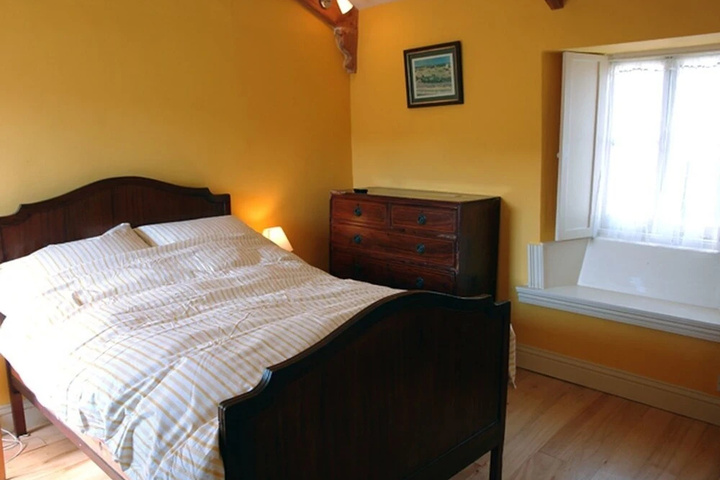 Room 5 of 10