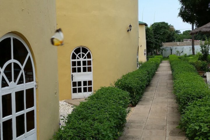 Hotel Exterior 2 of 24