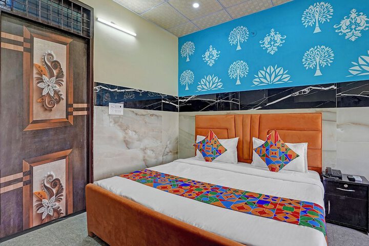 Room 12 of 21