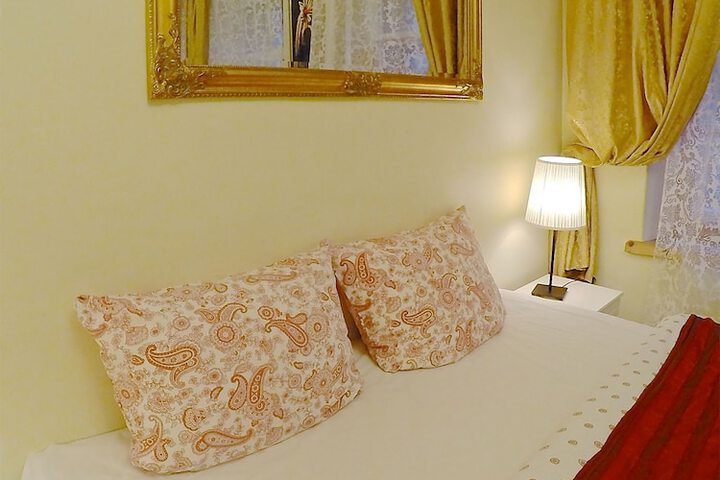 Room 17 of 79