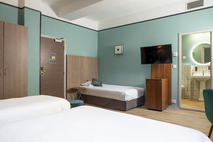 Room 19 of 44