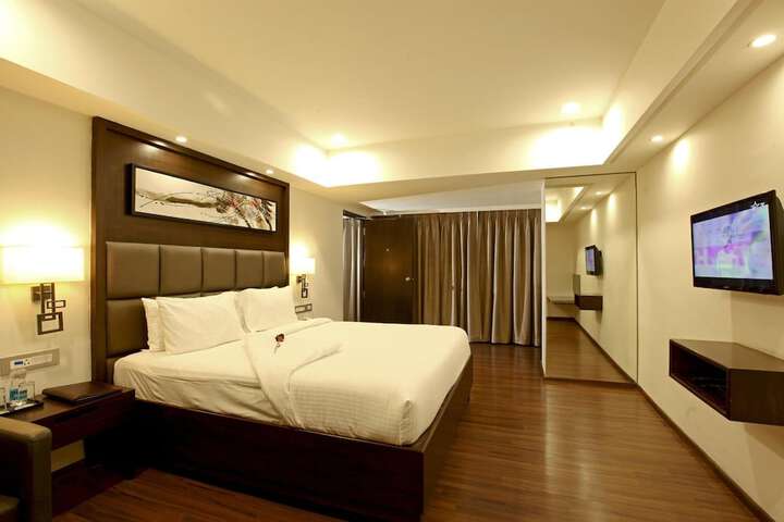 Room 10 of 37