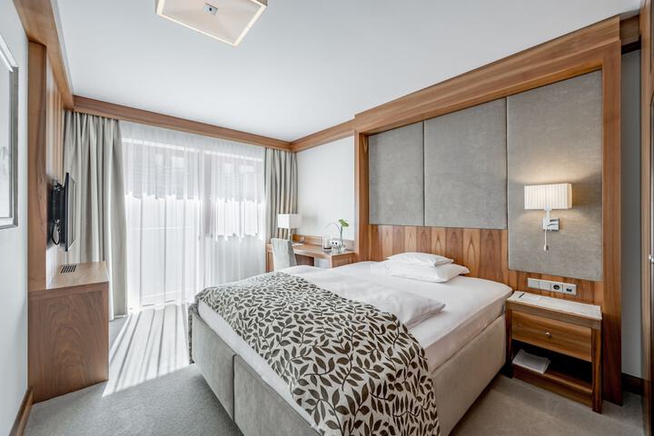 Room 8 of 48