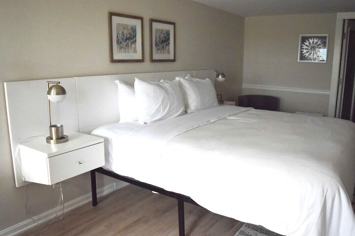 Room 7 of 65