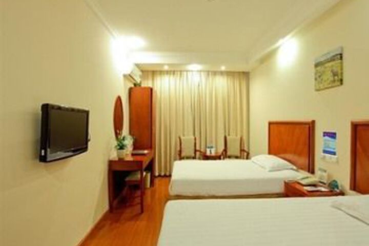 Room 8 of 35