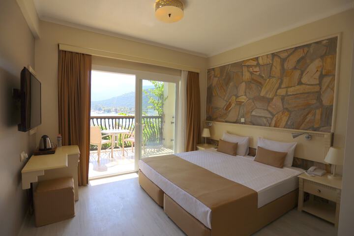 Room 2 of 32