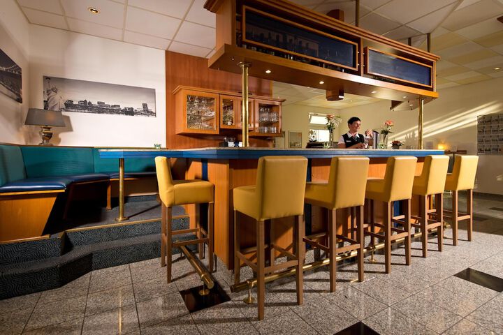 Lounge 58 of 73