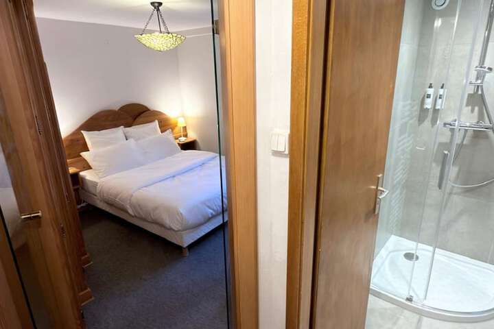 Room 11 of 23