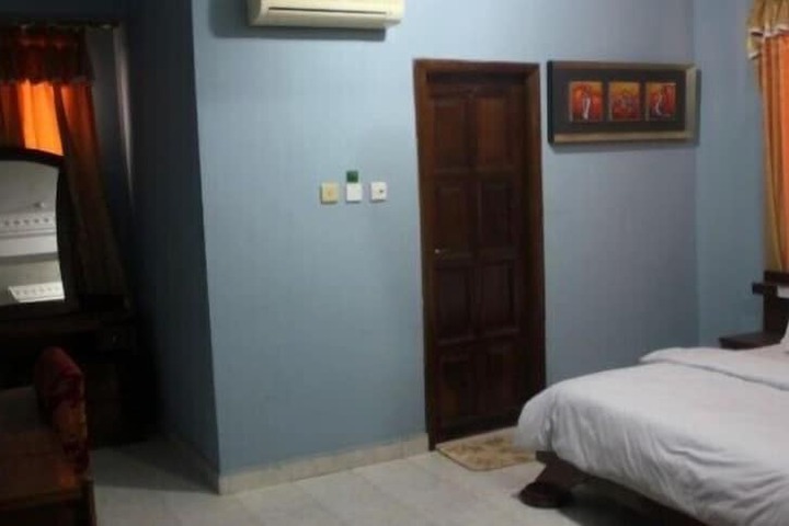 Room 8 of 23