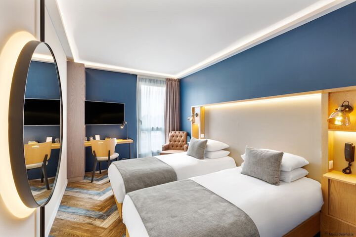 Room 2 of 37