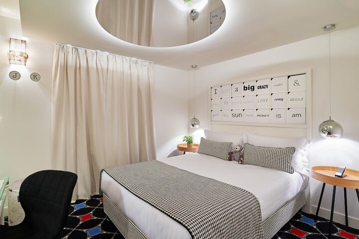 Room 9 of 60