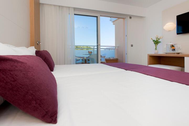 Room 52 of 131