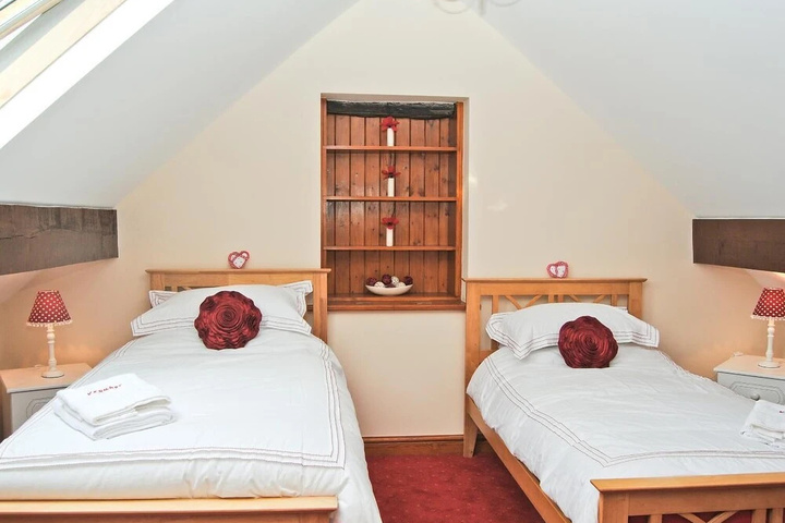 Room 5 of 14