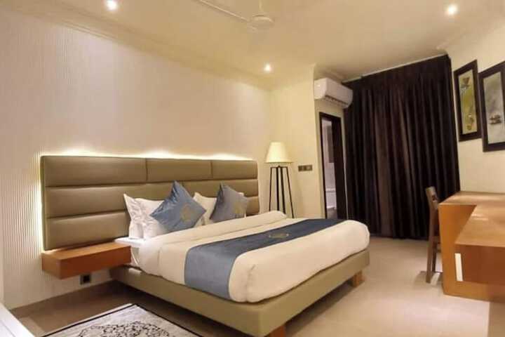 Room 18 of 22