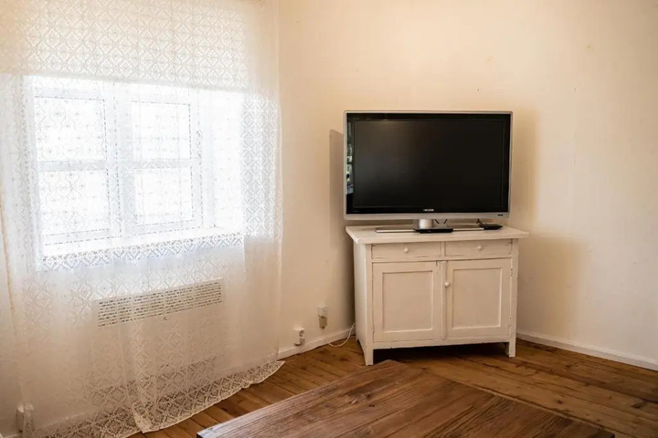 Room 5 of 11