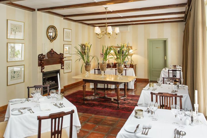 Dining 51 of 80