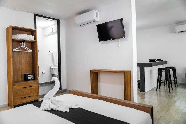 Room 11 of 80