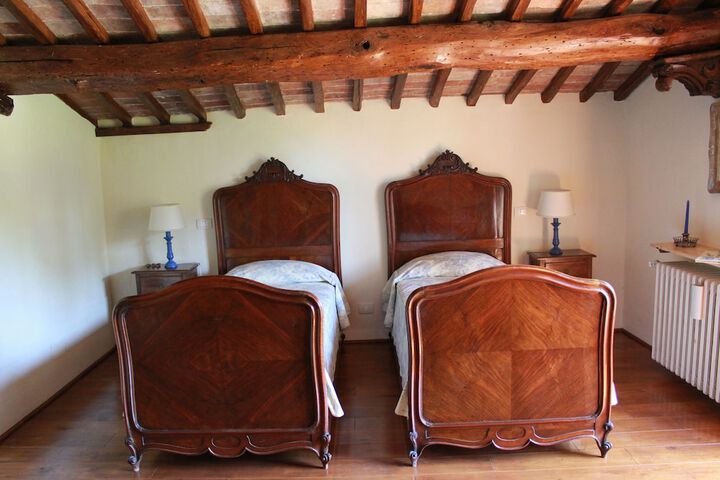 Room 4 of 36