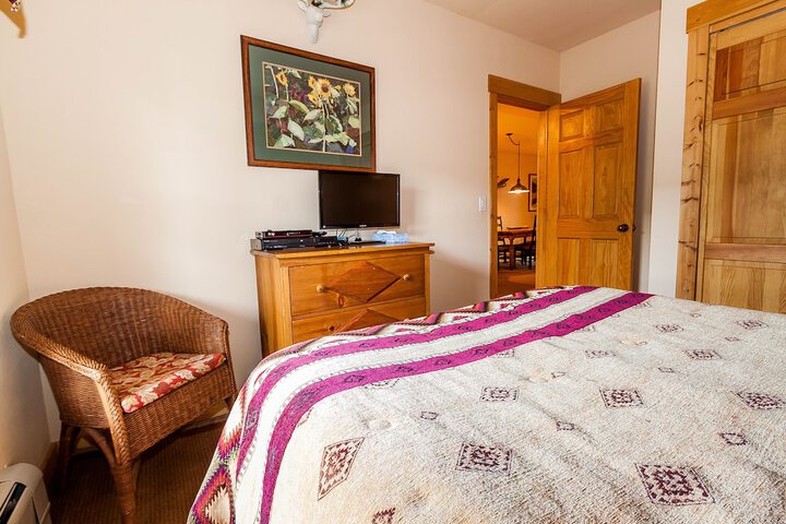 Room 2 of 103