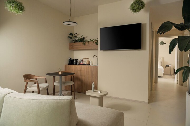 Room 47 of 85