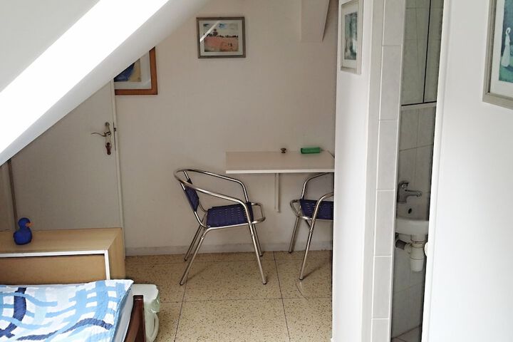 Room 27 of 209