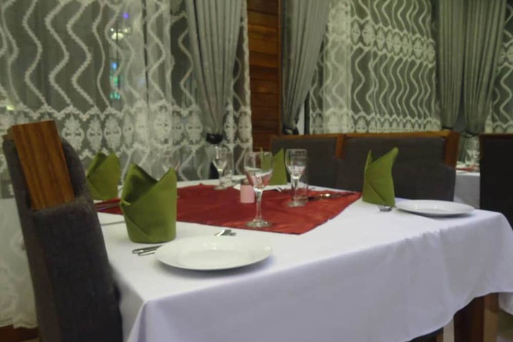 Dining 34 of 44