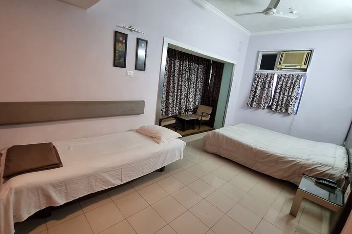 Room 14 of 40