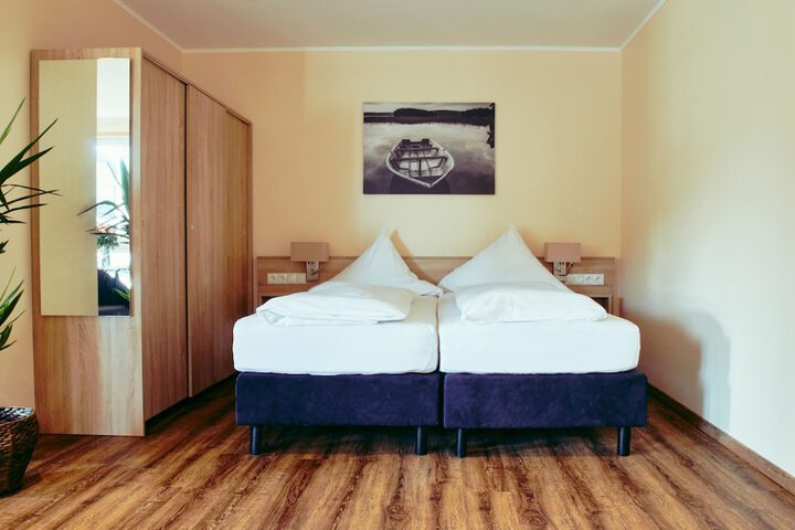 Room 40 of 142