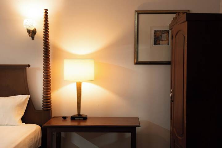 Room 9 of 83