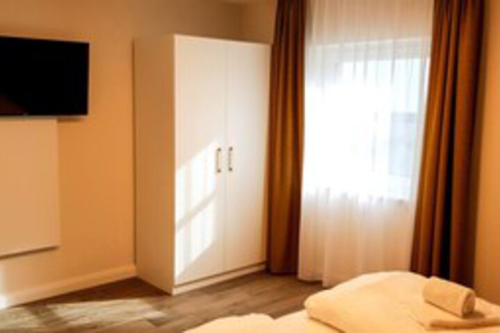 Room 7 of 10