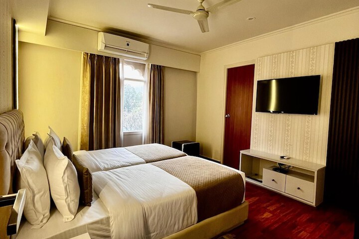Room 30 of 67