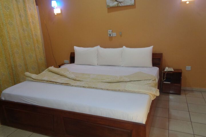 Room 9 of 36