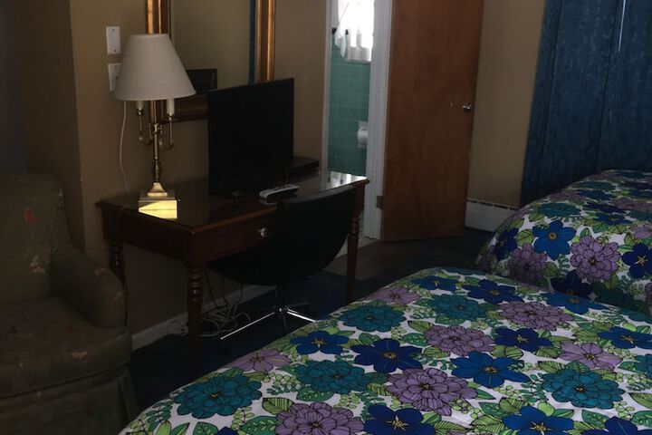 Room 27 of 81