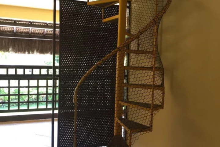 Room 6 of 12