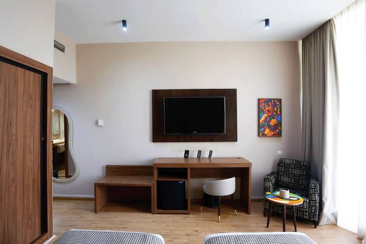 Room 19 of 80