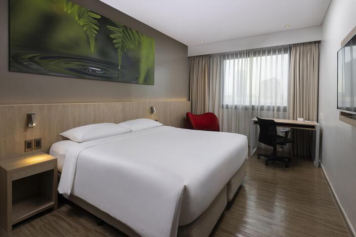 Room 25 of 76