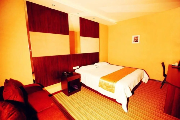 Room 4 of 11