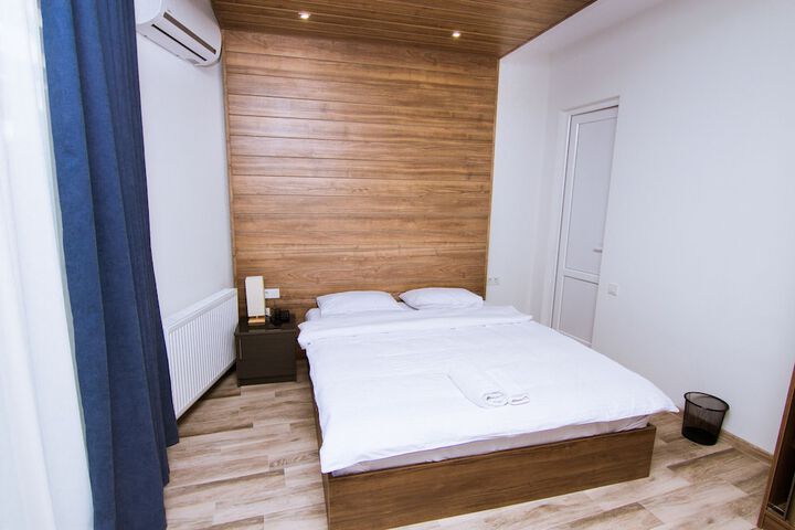 Room 12 of 44