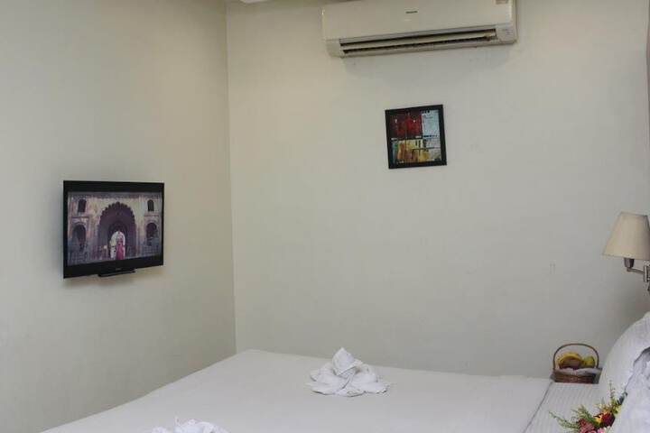 Room 5 of 24