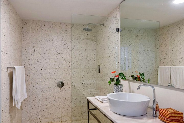 Room 12 of 24