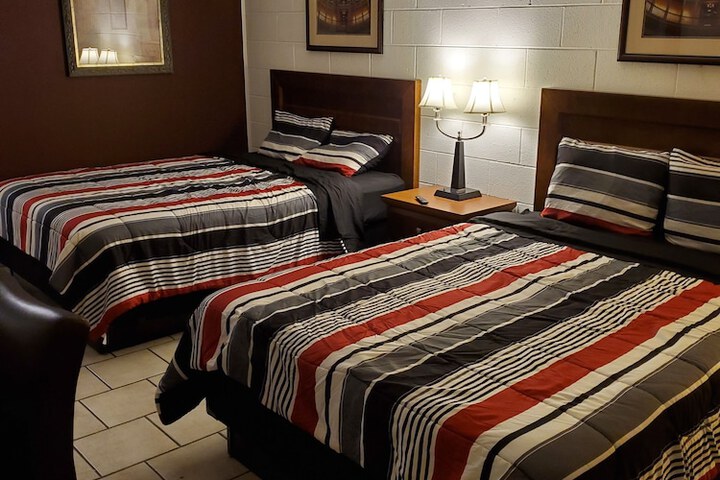2 Queen Beds (3 of 6)