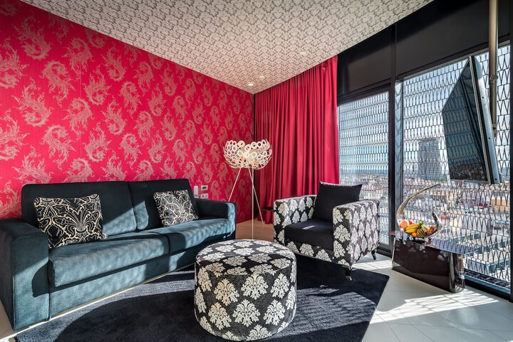 Room 12 of 98