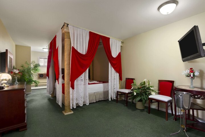 1 King Bed (2 of 5)