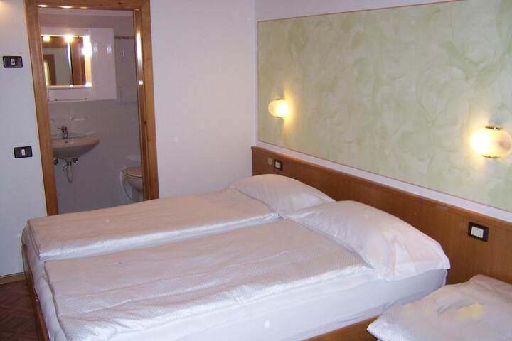 Room 21 of 53